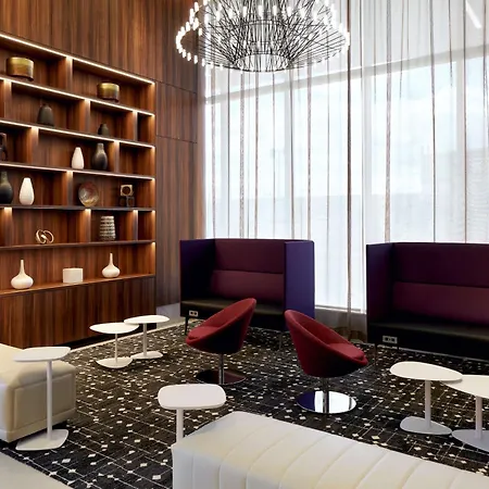 Hilton Garden Inn Montreal Midtown, Quebec, Canada-3
